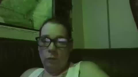 Snapshot of beesmithfield chatting on May 9, 10:42 am beesmithfield online show from May 9, 10:42 am