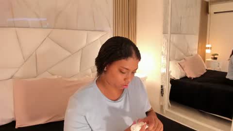 Snapshot of belacampbell chatting on June 30, 5:19 am Bela online show from June 30, 5:19 am