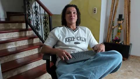 independent model online show from November 8, 1:06 am