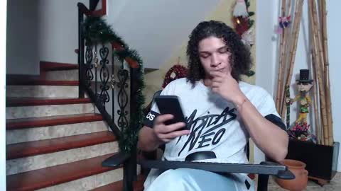 independent model online show from November 30, 10:25 pm