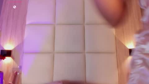 Snapshot of bella1207 chatting on June 2, 7:49 pm Bella cam online show from June 2, 7:49 pm