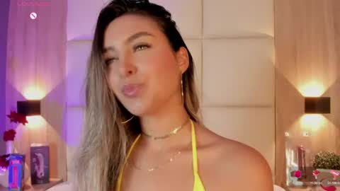 Snapshot of bella1207 chatting on June 17, 7:26 pm Bella cam online show from June 17, 7:26 pm