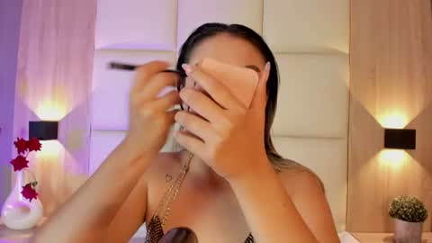 Snapshot of bella1207 chatting on July 3, 7:09 pm Bella cam online show from July 3, 7:09 pm