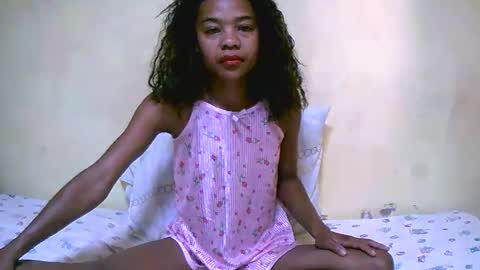 Snapshot of bella193999 chatting on December 7, 4:42 am bella193999 online show from December 7, 4:42 am