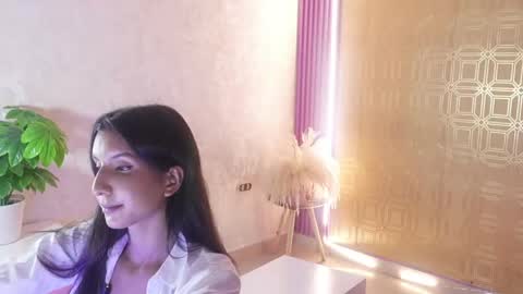 Snapshot of bella19__ chatting on May 22, 8:25 pm bella19 online show from May 22, 8:25 pm