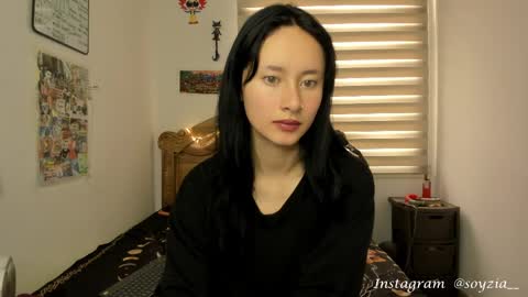 Snapshot of bella__w chatting on February 22, 4:51 pm Zia online show from February 22, 4:51 pm