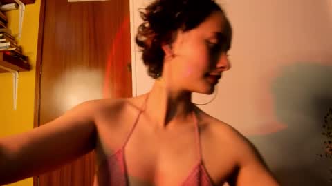 Snapshot of bella__w chatting on January 9, 12:24 am Zia online show from January 9, 12:24 am