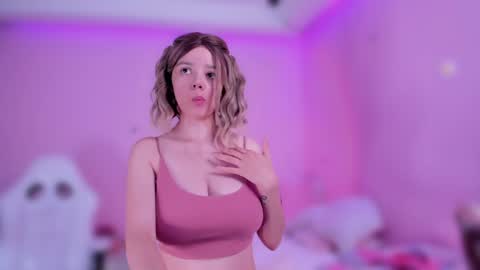 Snapshot of bella_adams_ chatting on February 1, 11:37 pm isabella online show from February 1, 11:37 pm