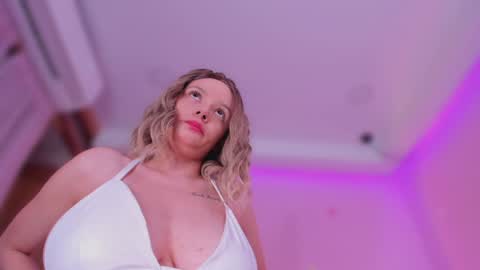 Snapshot of bella_adams_ chatting on March 5, 9:48 pm isabella online show from March 5, 9:48 pm