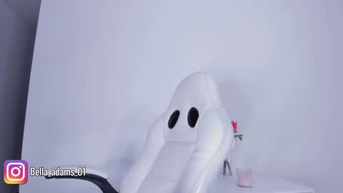 Snapshot of bella_adams_ chatting on October 4, 4:43 am isabella online show from October 4, 4:43 am