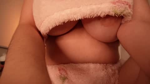 Snapshot of bella_adams_ chatting on December 3, 10:52 pm isabella online show from December 3, 10:52 pm