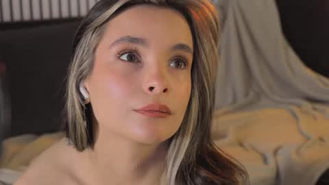 Snapshot of bella_alita chatting on May 12, 8:28 pm lita online show from May 12, 8:28 pm