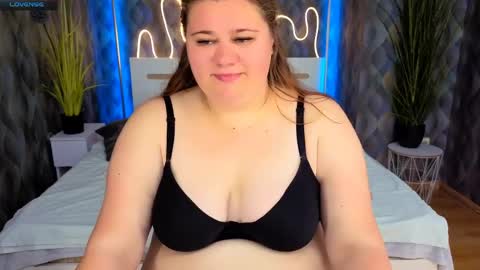 Snapshot of bella_blvack chatting on May 7, 6:19 am bella_blvack online show from May 7, 6:19 am