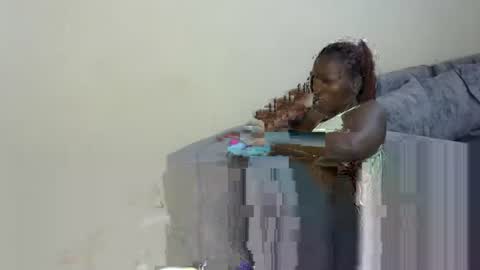 Snapshot of bella_c8 chatting on May 18, 11:49 am bella_c8 online show from May 18, 11:49 am