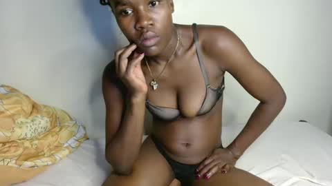 Snapshot of bella_cocy chatting on April 21, 3:02 am cocy online show from April 21, 3:02 am