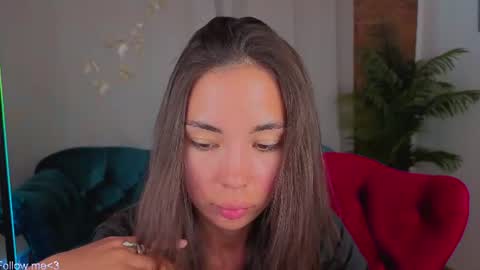 Snapshot of bella_coyy__888 chatting on June 10, 1:54 pm Bella online show from June 10, 1:54 pm