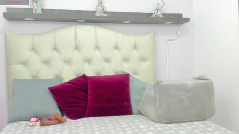 Snapshot of bella_ebony19 chatting on May 19, 11:16 am bella_ebony19 online show from May 19, 11:16 am