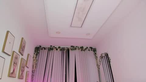 Snapshot of bella_es chatting on February 20, 11:54 pm Onlyfans isa bella 23 online show from February 20, 11:54 pm