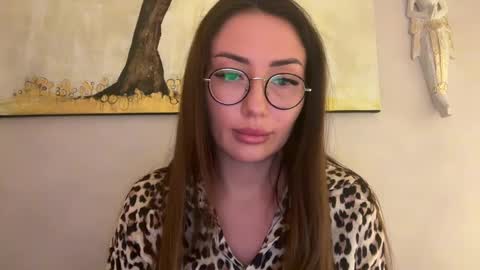 Snapshot of bella_foxxi chatting on January 6, 1:52 pm bella_foxxi online show from January 6, 1:52 pm