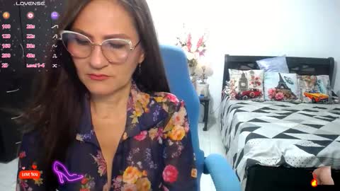 Snapshot of bella_ghisell chatting on March 3, 2:07 am Bella online show from March 3, 2:07 am