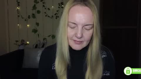 Snapshot of bella_hadatt chatting on February 27, 12:27 pm Bella online show from February 27, 12:27 pm