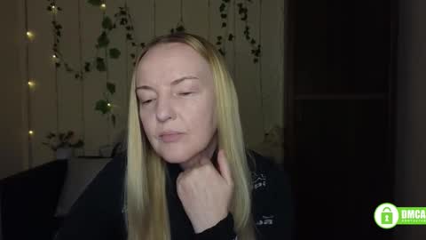 Snapshot of bella_hadatt chatting on March 3, 12:22 pm Bella online show from March 3, 12:22 pm