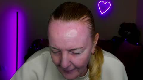 Bella online show from April 18, 11:25 am