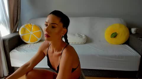 Anna  online show from November 9, 9:29 am