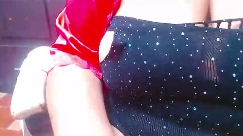 lady online show from December 7, 6:48 pm
