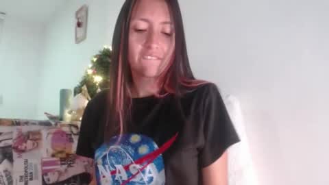 Snapshot of bella_marlowe chatting on December 23, 12:14 am Bella Marlowe online show from December 23, 12:14 am