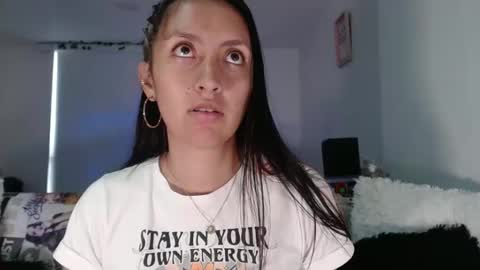 Snapshot of bella_marlowe chatting on February 2, 8:19 pm Bella Marlowe online show from February 2, 8:19 pm