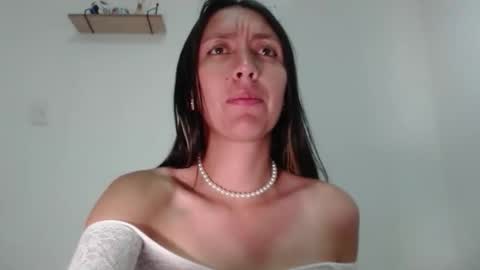 Snapshot of bella_marlowe chatting on October 2, 11:39 am Bella Marlowe online show from October 2, 11:39 am