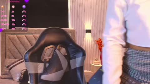 bella_martini_ online show from April 2, 12:03 pm