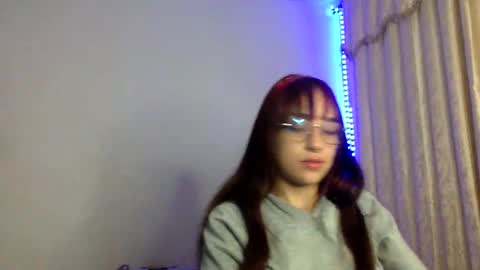 Snapshot of bella_mc chatting on December 2, 2:39 am bella_mc online show from December 2, 2:39 am
