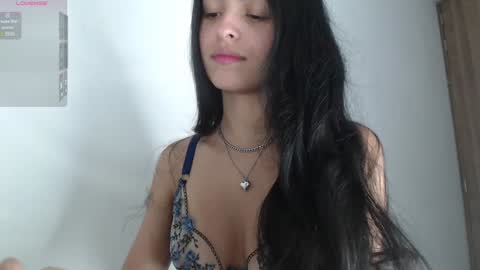 Snapshot of bella_musee chatting on January 8, 12:17 am   online show from January 8, 12:17 am