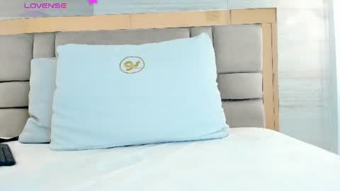 Snapshot of bella_novoa chatting on June 19, 3:33 am BELLA online show from June 19, 3:33 am