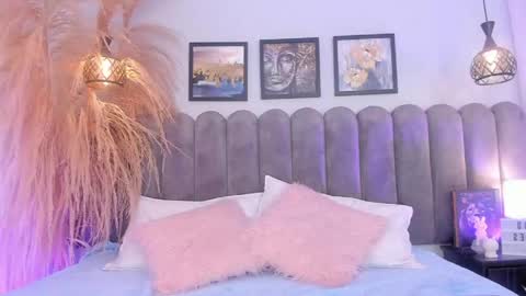 Snapshot of bella_peach_ chatting on May 1, 3:33 am bella_peach_ online show from May 1, 3:33 am