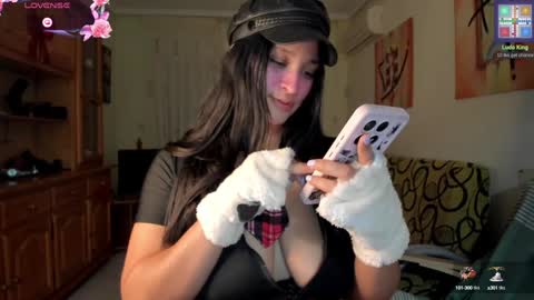 Snapshot of bella_pocahontas3 chatting on December 21, 10:08 pm bella_pocahontas3 online show from December 21, 10:08 pm