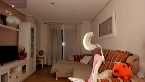 Snapshot of bella_pocahontas3 chatting on September 18, 7:49 pm bella_pocahontas3 online show from September 18, 7:49 pm