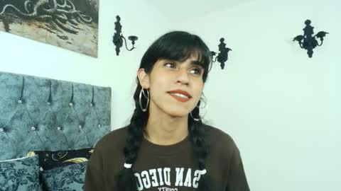 Snapshot of bella_poisonous chatting on January 16, 9:19 pm Bella online show from January 16, 9:19 pm