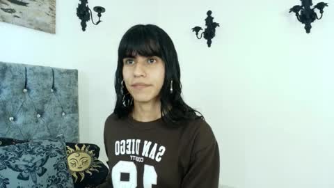 Snapshot of bella_poisonous chatting on February 20, 11:38 pm Bella online show from February 20, 11:38 pm