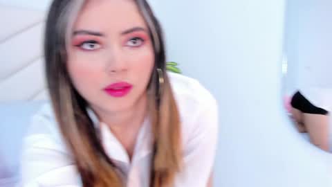 Snapshot of bella_reaset chatting on December 7, 7:54 pm Bella online show from December 7, 7:54 pm