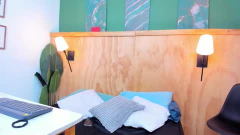 Bella Riviera online show from November 1, 7:05 pm