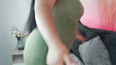 Snapshot of bella_saint33 chatting on July 5, 5:47 am bella online show from July 5, 5:47 am