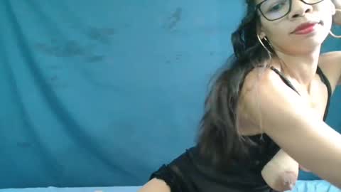 Snapshot of bella_sexy99 chatting on February 6, 11:54 am bella_sexy99 online show from February 6, 11:54 am