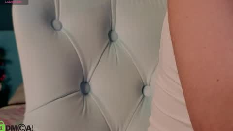 Snapshot of bella_stewartt chatting on April 21, 12:01 am Bella online show from April 21, 12:01 am