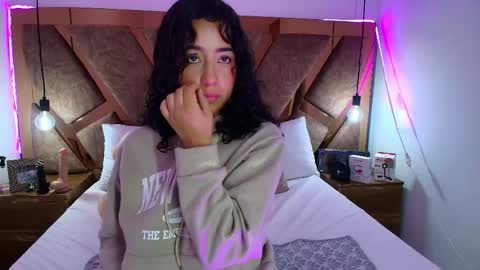Snapshot of bella_swwan_ chatting on April 29, 2:21 pm Bella Swwan online show from April 29, 2:21 pm
