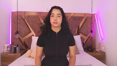 Snapshot of bella_swwan_ chatting on May 9, 6:13 pm Bella Swwan online show from May 9, 6:13 pm