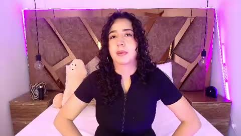 Snapshot of bella_swwan_ chatting on June 21, 6:32 pm Bella Swwan online show from June 21, 6:32 pm
