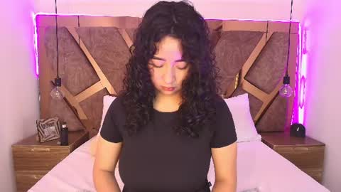 Snapshot of bella_swwan_ chatting on July 1, 1:56 pm Bella Swwan online show from July 1, 1:56 pm